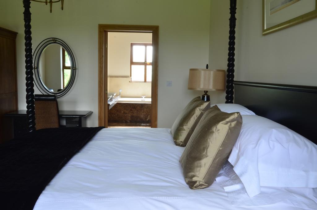 Llwyn Helyg Country House Hostal Carmarthen Habitación foto